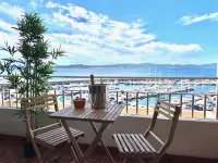 4-person apartment facing the sea 50m from the beach and town center 생트 막심 호텔