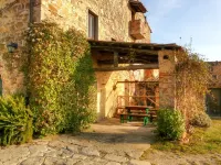 Beautiful apartment in Chianti on organic farm with pool and 360° sunset views