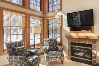 Disciples Village beautiful Condo - Steps to ski and lakes