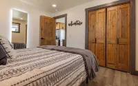Beautiful NEW 1-bed, 1-bath right in downtown Cody! Sleeps up to 4.