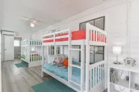 Newly Renovated Waterfront Home w/ Kayaks/Bikes, Ping Pong,4 bedroom, 2 bathroom