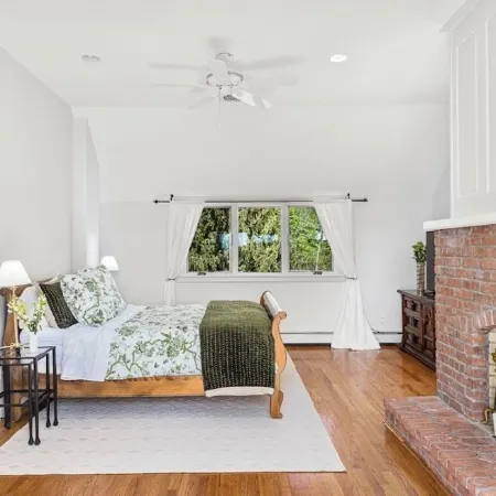 Private Tudor style 5 bedroom home in country setting.