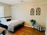 COLA Lakeview Oasis - King Suite Hotels near Palmetto Trailhead parking