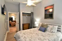 Teal Door Inn-With Fire Pit!