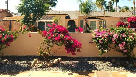 Palm Springs First 420 LGBTA Shiloh Pet-Friendly near downtown Отели в г. Палм-Спрингс