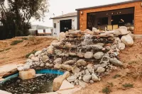 Magic Mushroom House Joshua Tree. Recently renovated, hot tub, 5 min from park!