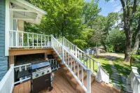 Sauna, hot tub, pet friendly, & 1/2 mile to lake