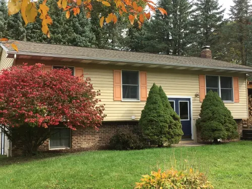 Cozy home in peaceful Boalsburg - Minutes from Beaver Stadium!