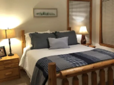 Close to everything! Hotels in Izard County