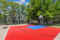 Three House Gated Compound for up to 26 Persons!