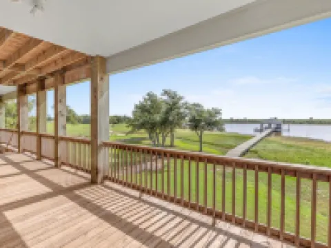 REEL N  REST in Hackberry LA ! Waterfront home with beautiful views . Hotels in Hackberry