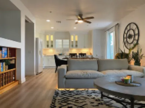 Golf course house with 2 master bedrooms 方塔納酒店