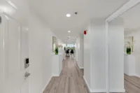 Jupiter Bay Resort Condo, steps to the beach! Comfortably sleeps family of 4!