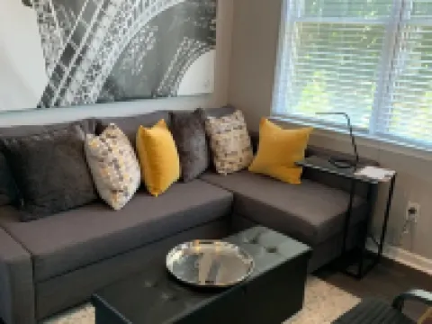 Your Bright, Confortable, Cozy Second Home 李文斯頓酒店