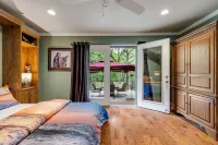 Relax at the 5-beds Woodland Vacation Home near Frisco