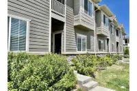 OFF-THE-DIAGONAL 2-Bedroom Townhome Hotels near Kanemoto Park