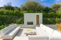 Stunning 5 Bedroom Holiday Home, with Amazing Sea Views, Garden and Parking