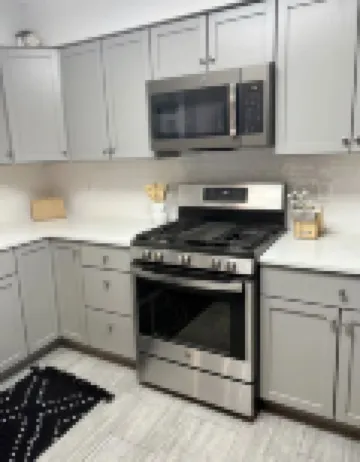 Funkytown Loft: 4BR, 2BA on Mass St, Steps to Dining & Entertainment