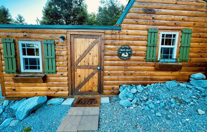 Private indoor pool Spacious Upgraded Lake Cabin. Perfect for Family Gatherings