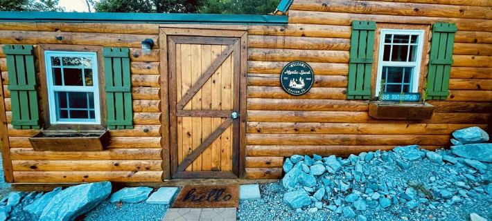 Private indoor pool Spacious Upgraded Lake Cabin. Perfect for Family Gatherings Hotels in Rhea County