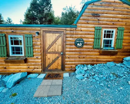 Private indoor pool Spacious Upgraded Lake Cabin. Perfect for Family Gatherings 瑞縣酒店