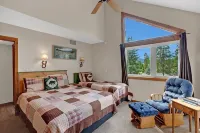 Bright, spacious, & extra clean condo in heart of a perfect CO setting! Hotels in North Keystone