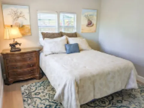 Quiet Family Kept Waterfront Bayhouse With Great Fishing Pier