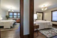 Midtown Manor: Full Kitchen + A/C + Backyard + Washer & Dryer