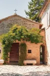 On the ground floor of an old farmhouse, in the countryside with a swimming pool Hotel a Pesaro