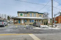 5 Mi to Dtwn Syracuse: Updated Apartment!