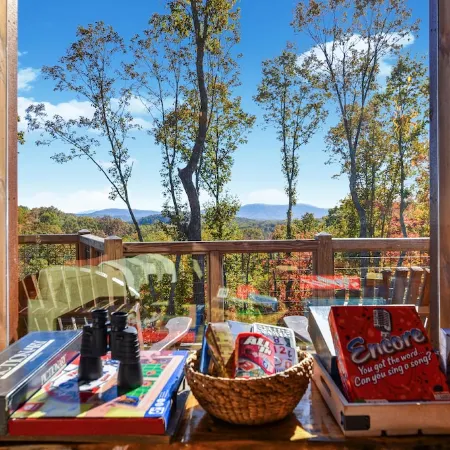 Sweeping Mountain Views! Secluded, Fire pit, Hot tub, Gas Fireplaces, Game Room!