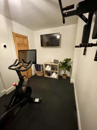 Private Family Friendly Ski&Lake Getaway on 2 acres. Short walk to Lake Sunapee