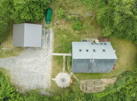 Private Family Friendly Ski&Lake Getaway on 2 acres. Short walk to Lake Sunapee