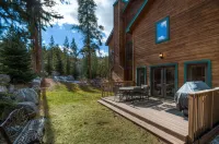 4 Masters/Walk to Town/Hot Tub/Great for Multi-Families/Read the Reviews!!! Hotels in Warriors Mark