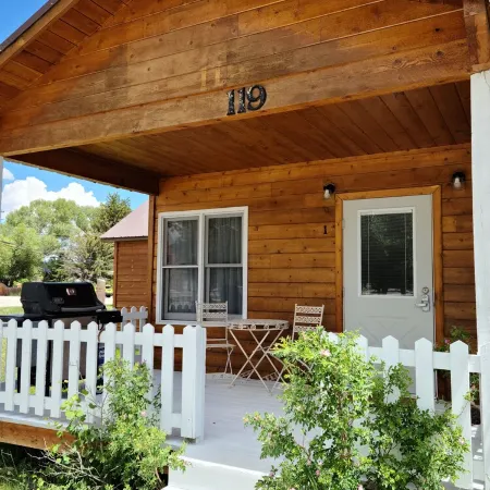 Home Located Close to Everything in Pinedale 파인데일 호텔