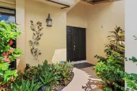 Tropical Oasis ~ Game Room ~ Spectacular Gardens ~ Heated 32' Saltwater Pool