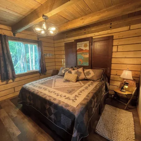Riverfront, Authentic, Luxury Log Cabin-Bison