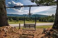 Stunning views! 3 minute drive to Sunday River Ski Resort. Hotels in Newry