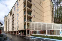 Gorgeous 2 Bedroom/2 Bathroom condo unit located just a 10 min walk to Downtown.