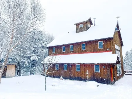 Modern Post & Beam near Stowe Village with Mountain Views and Private Waterfall