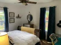 The Bluegrass Bungalow: Newly Constructed Sleeps 6: 3 beds 1.5bath. One Level.