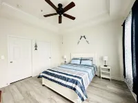 Luxurious Barefoot Landing Condo- Minutes from beach and golf