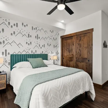 Beautiful New Downtown Columbia Falls Condo near Glacier National Park!