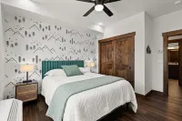 Beautiful New Downtown Columbia Falls Condo near Glacier National Park!