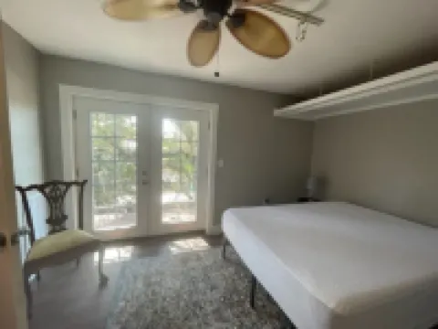 Elegant & Sunny 1 Bedroom Chatham Sq Apt Historic District