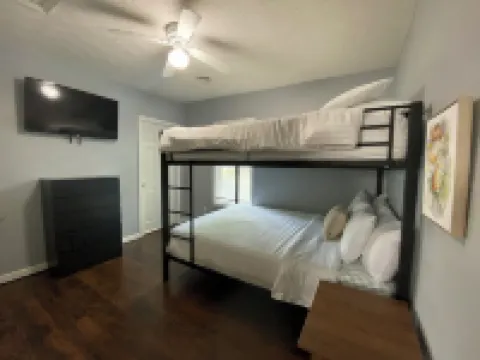 Cozy 2 bedrooms House Hotels in Kettering