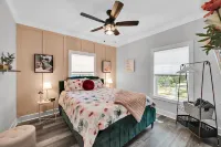 Steel Magnolias: Family & Pet Friendly, Great Price, QR Code Video Walkthrough!