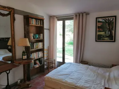 Studio Avec Terrasse Couverte et Jardin au Calme