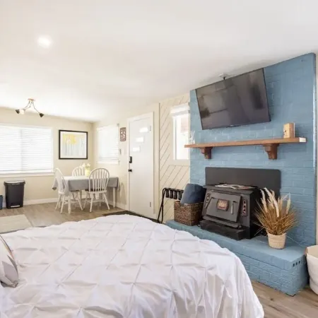 Charming Studio 2 Blocks from Light Rail & Downtown Bike Path!