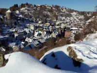 Sleeping in age-old, Scottish & crooked house, idyllic a. D.Rur in the middle of Altstadt Hotel a Monschau